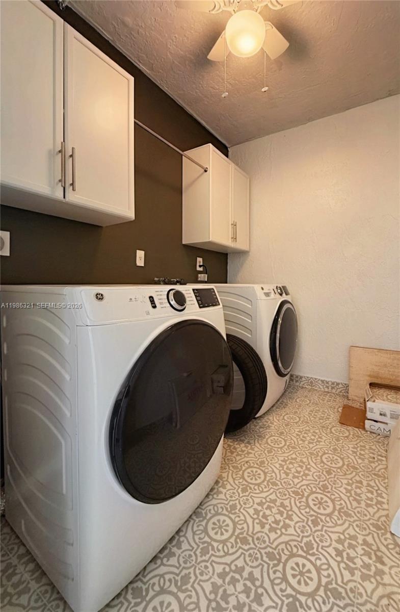 511 Ives Dairy Road, Unit 3016 Miami, FL 33179 - Photo 28 of 72 a utility room with sink dryer and washer