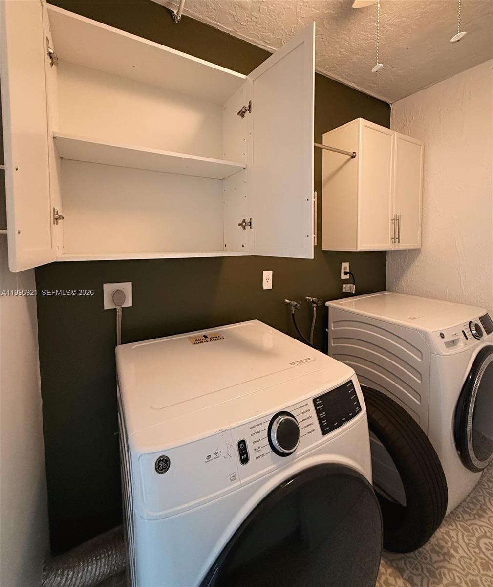 511 Ives Dairy Road, Unit 3016 Miami, FL 33179 - Photo 30 of 72 a utility room with dryer and washer