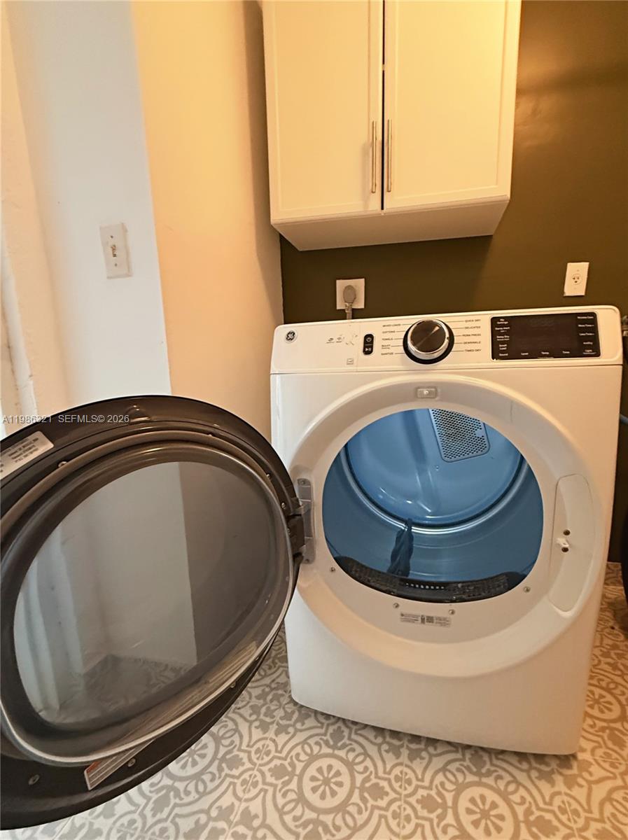 511 Ives Dairy Road, Unit 3016 Miami, FL 33179 - Photo 31 of 72 a utility room with a sink