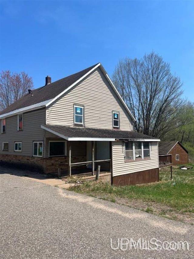 147 Lower Excelsior Street Ishpeming, MI 49849 - Photo 2 of 22