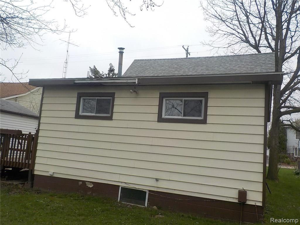 11716 Lennon Road Lennon, MI 48449 - Photo 5 of 23 DSCN0528.JPG
