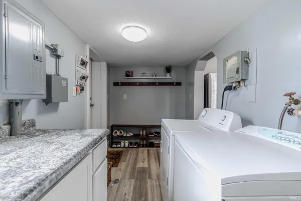 $179,900 | 305 East Wabash Street, Hudson, IN 46747