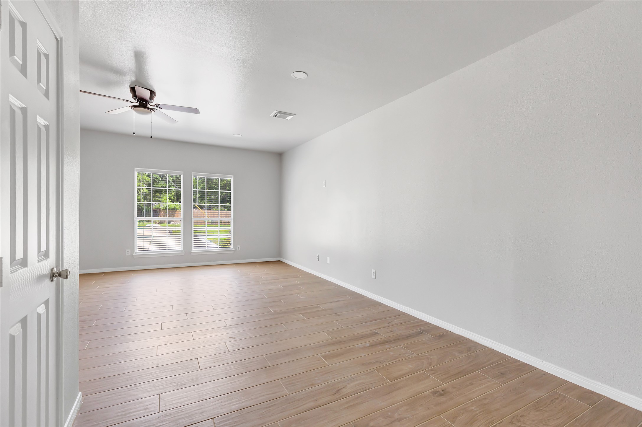 10445 Wicklowe Street, Unit A Houston, TX 77016 - Photo 13 of 48