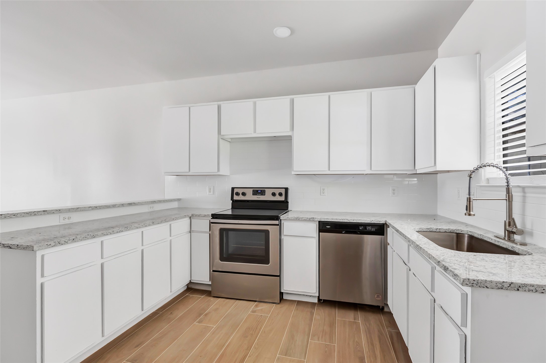 10445 Wicklowe Street, Unit A Houston, TX 77016 - Photo 16 of 48