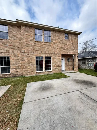 $2,395 | 10445 Wicklowe Street, Unit A, Houston, TX 77016