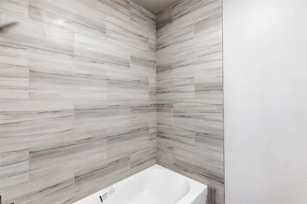 $2,395 | 10445 Wicklowe Street, Unit A, Houston, TX 77016