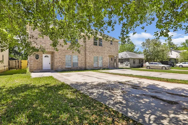 $2,395 | 10445 Wicklowe Street, Unit A, Houston, TX 77016
