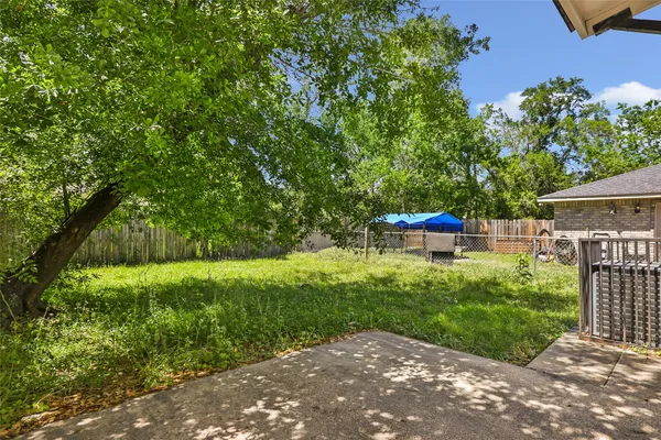 $2,395 | 10445 Wicklowe Street, Unit A, Houston, TX 77016