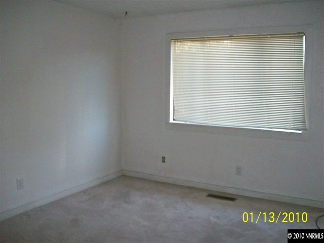 15024 Humite Lane Reno, NV 89506 - Photo 6 of 8 an empty room with a window