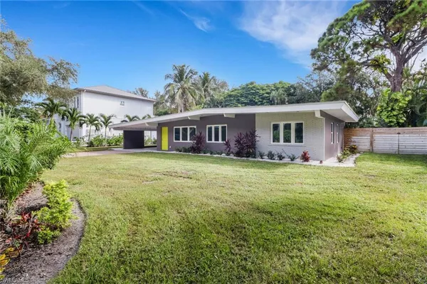 a view of a house with a backyard