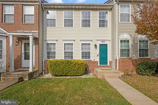 $650,000 | 8906 Royal Astor Way, Fairfax, VA 22031
