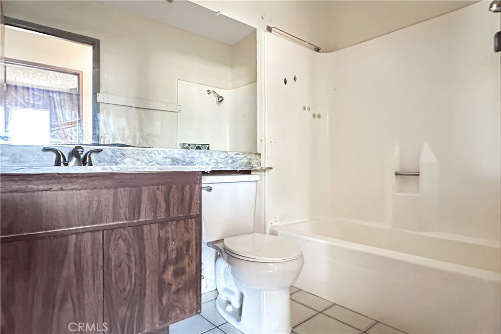 6972 Manhattan Drive Riverside, CA 92506 - Photo 19 of 25 Bathroom 2 (Hall)