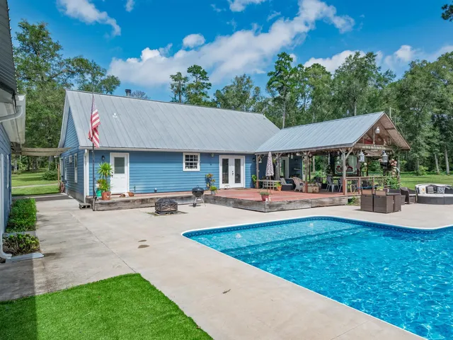 $550,000 | 115 Isle Of Paradise Road, Crawfordville, FL 32327