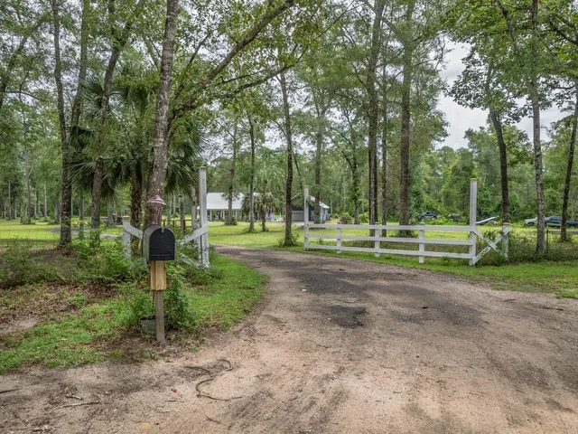 $550,000 | 115 Isle Of Paradise Road, Crawfordville, FL 32327