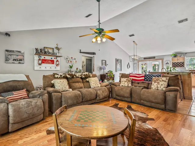 $550,000 | 115 Isle Of Paradise Road, Crawfordville, FL 32327