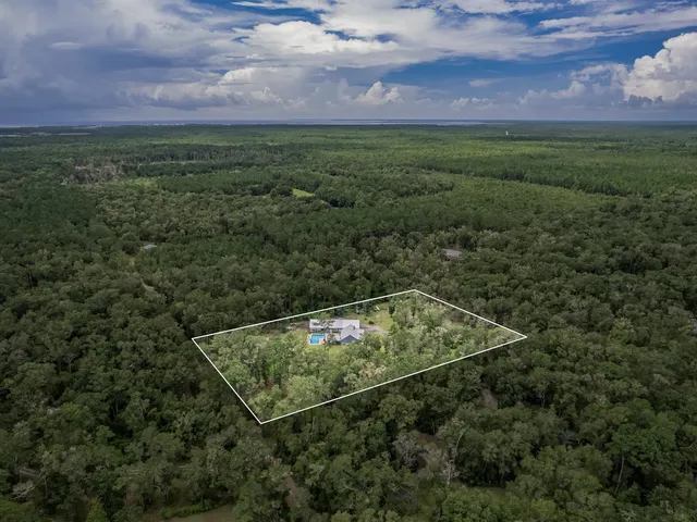 $550,000 | 115 Isle Of Paradise Road, Crawfordville, FL 32327