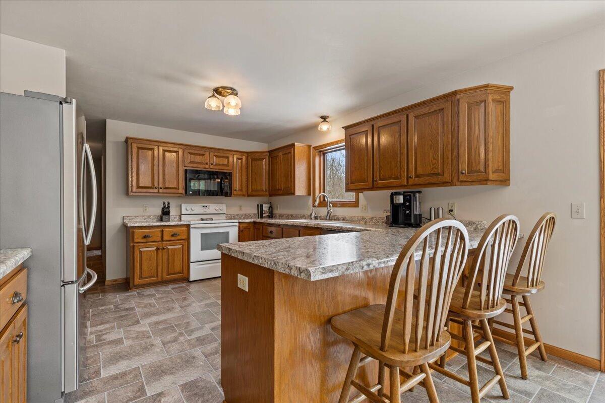 N5968 County Road P Herman, WI 53050 - Photo 19 of 66 Breakfast Bar