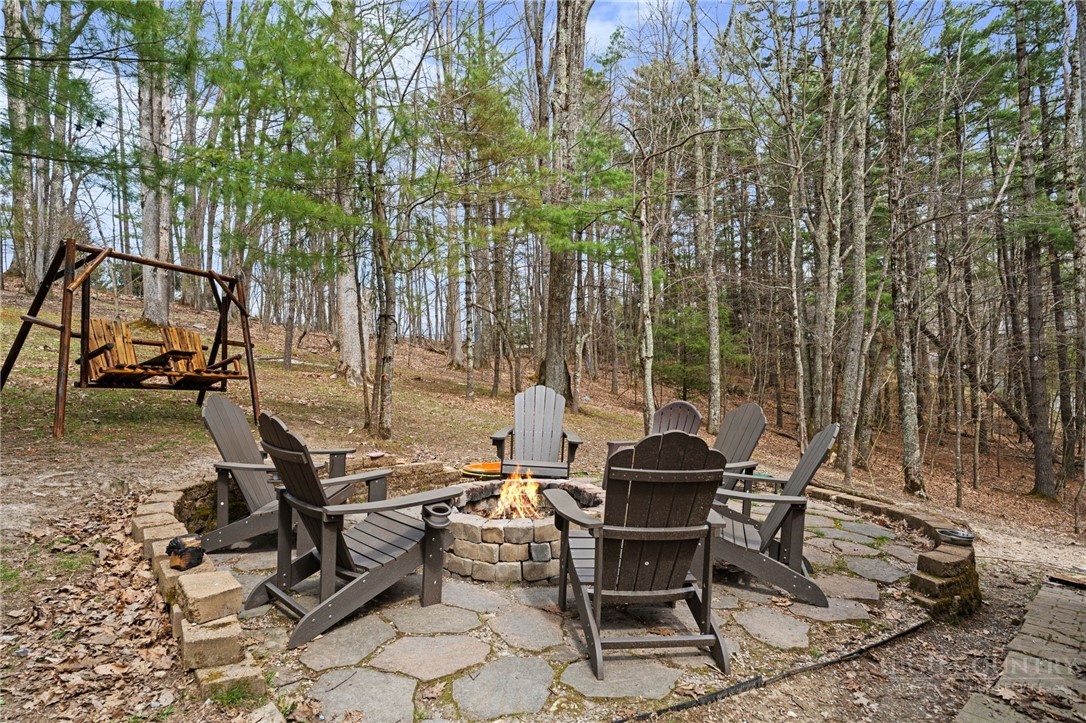 104 Oak Road Beech Mountain, NC 28604 - Photo 4 of 21