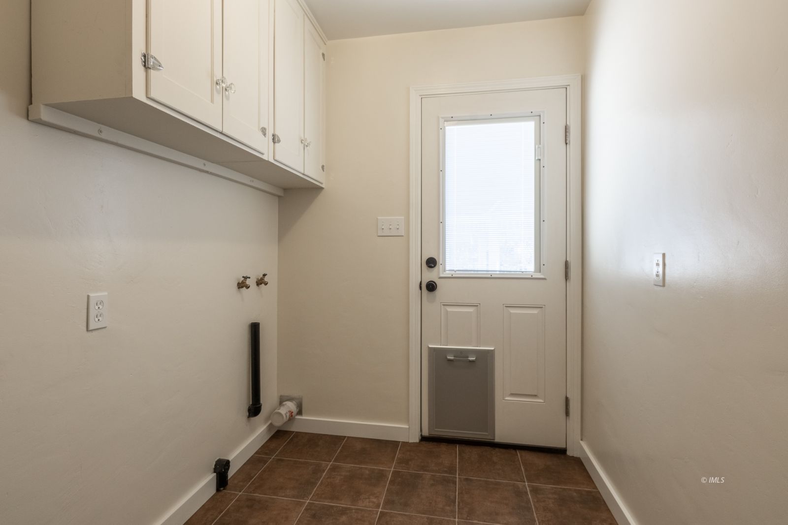 317 West Main Street Independence, CA 93526 - Photo 15 of 33 a view of an empty room