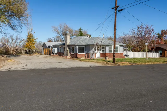 a view of a snow on the top of a mountain