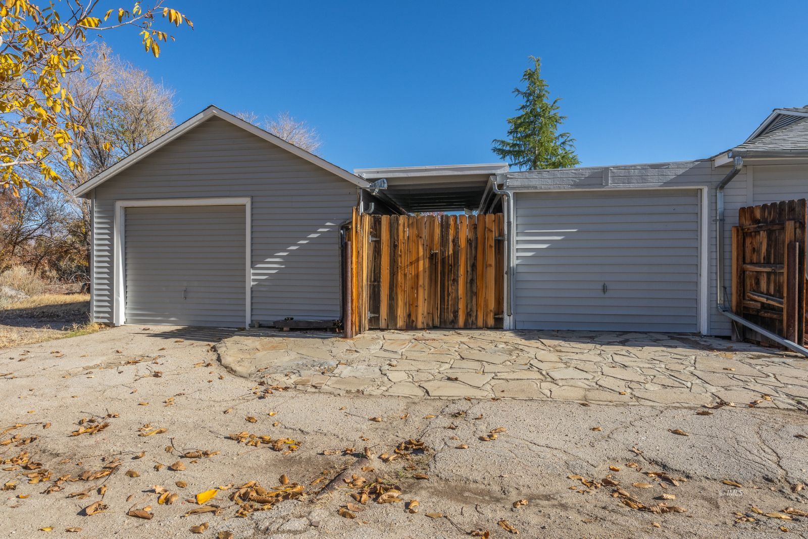317 West Main Street Independence, CA 93526 - Photo 24 of 33 a front view of a house