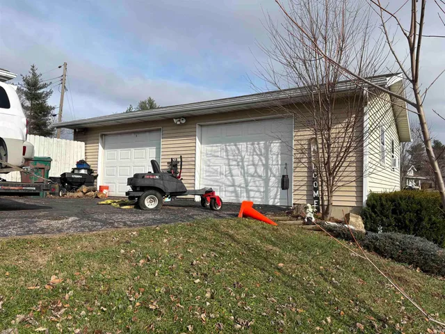 $249,900 | 208 South Highland Drive, Salem, IN 47167