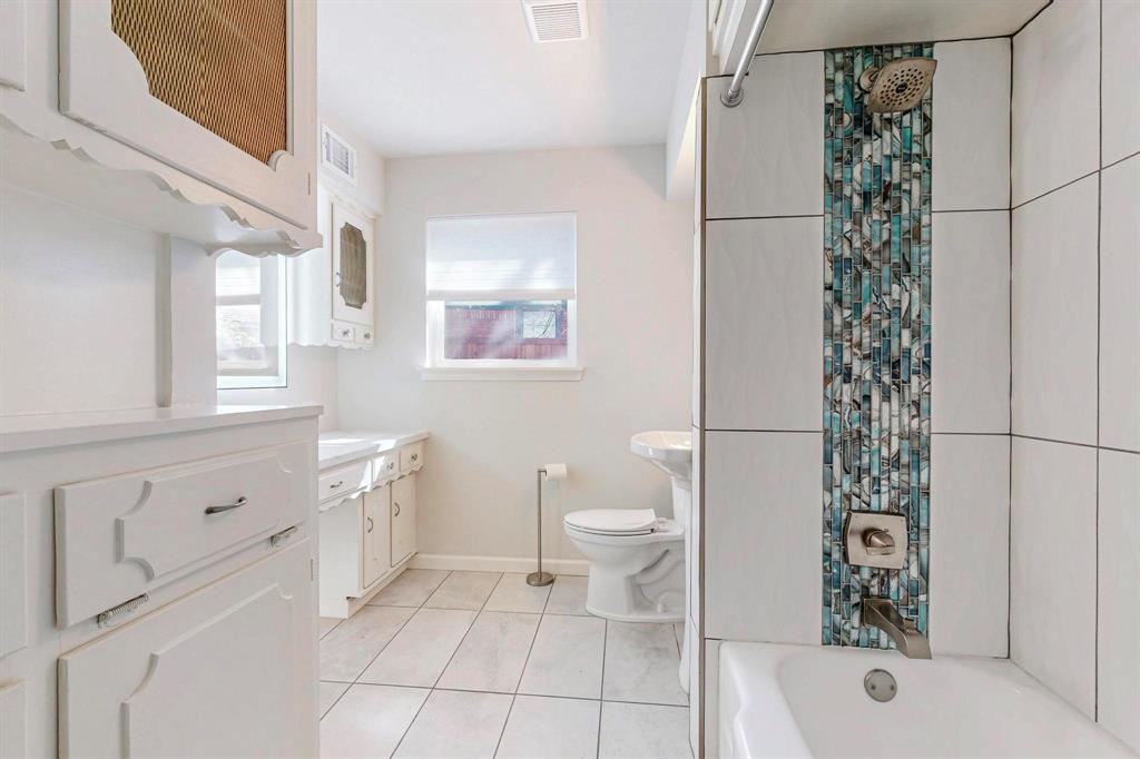 2120 Healey Drive Dallas, TX 75228 - Photo 24 of 39 a bathroom with a bathtub sink and toilet