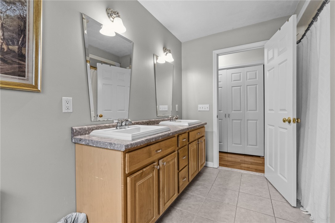 70 Foddering Farm Road Narragansett, RI 02882 - Photo 30 of 45 Full / guest bath