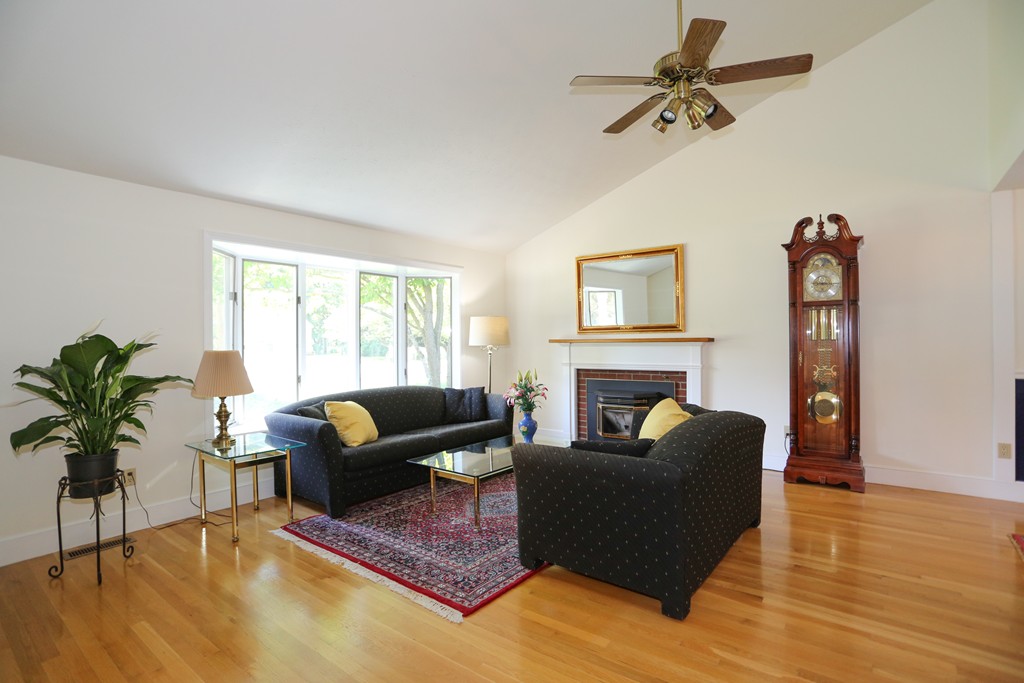 124 Stock Farm Road Sudbury, MA 01776 - Photo 9 of 25 Gallery Image 9