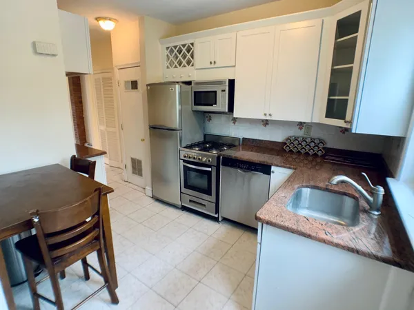 $3,700 | 530 Garden Street, Unit 2, Hoboken, NJ 07030