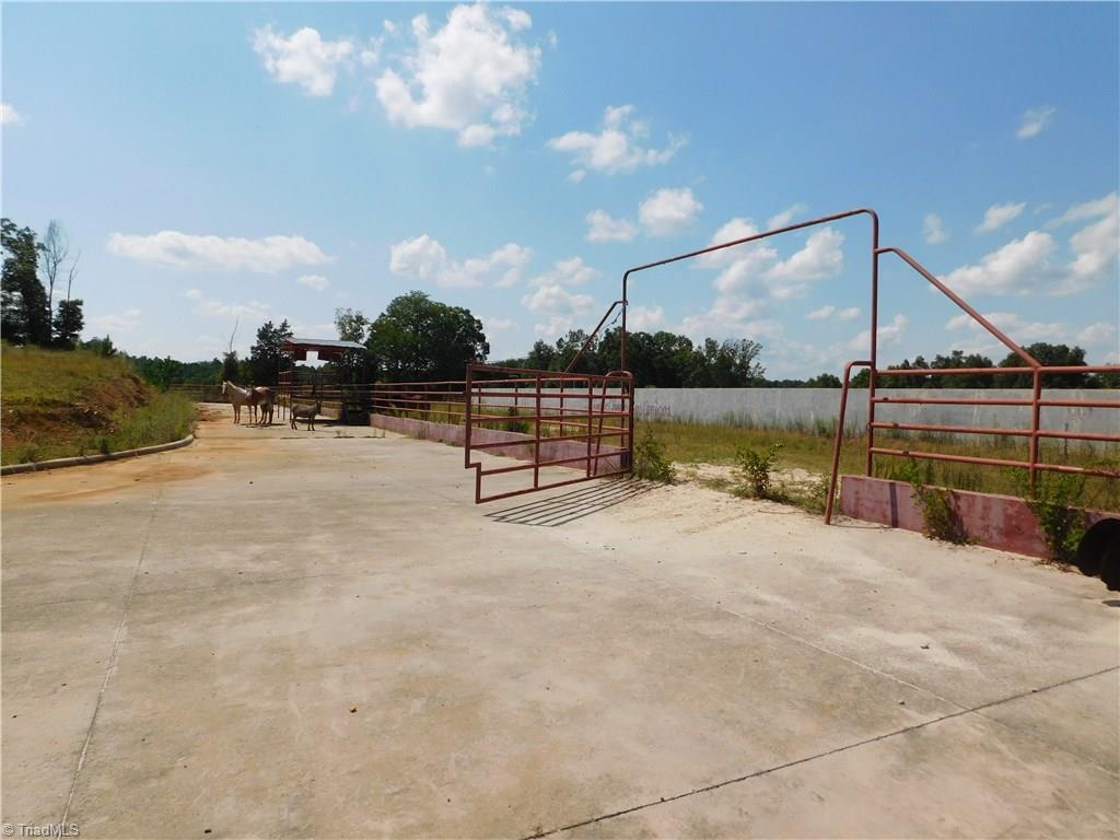 712 Flake Briles Road Trinity, NC 27370 - Photo 8 of 10 horse rink