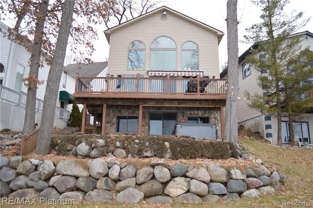 4044 Clifford Road Brighton, MI 48116 - Photo 1 of 22 DSC_0639.JPG