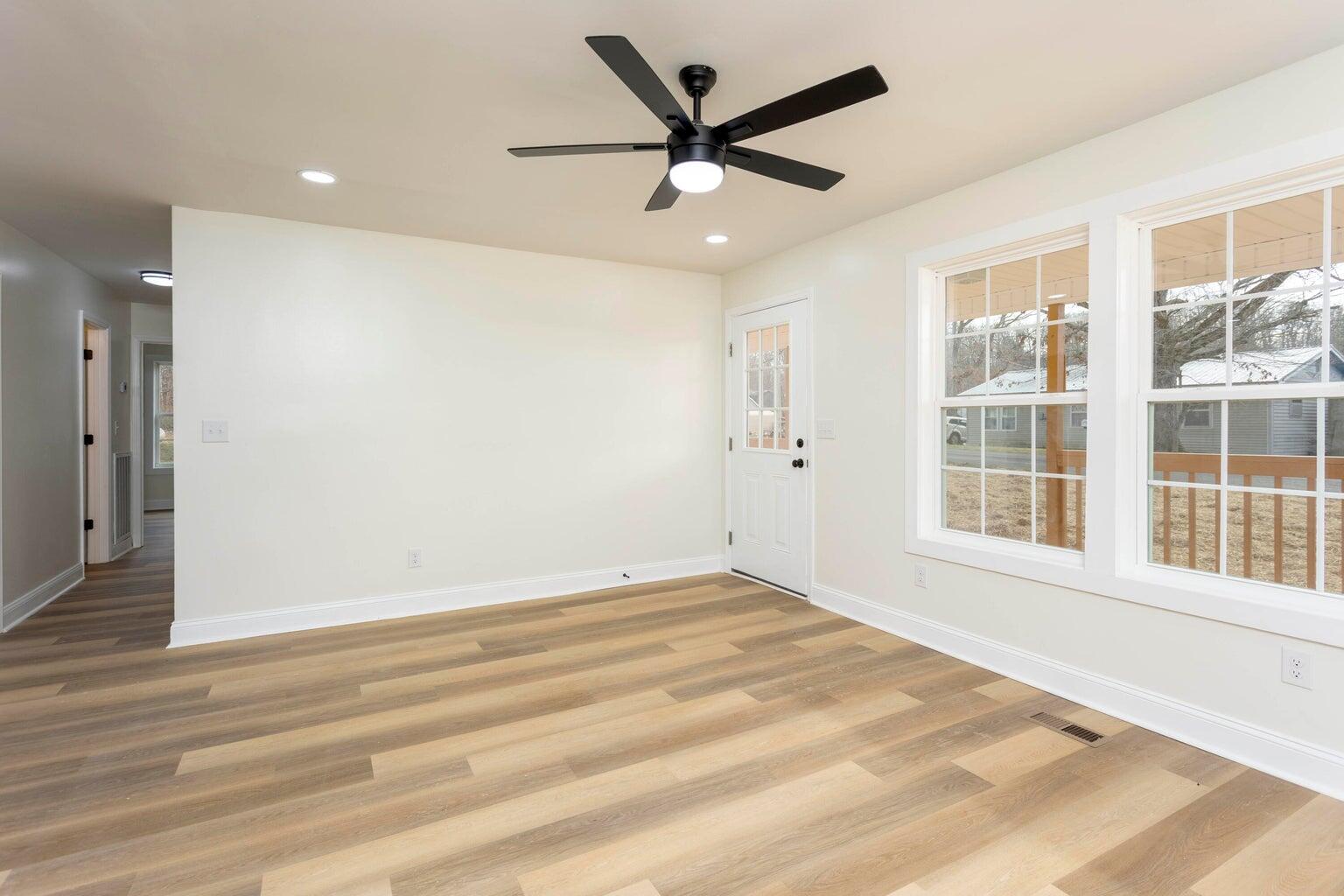 333 Cross Road Dunlap, TN 37327 - Photo 11 of 28 Living Room