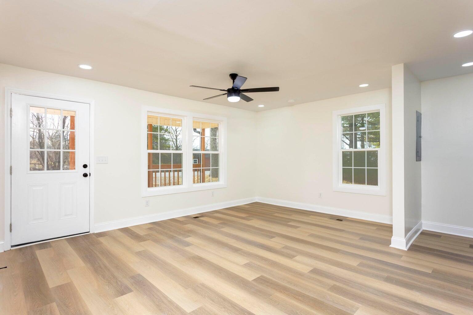 333 Cross Road Dunlap, TN 37327 - Photo 9 of 28 Living Room