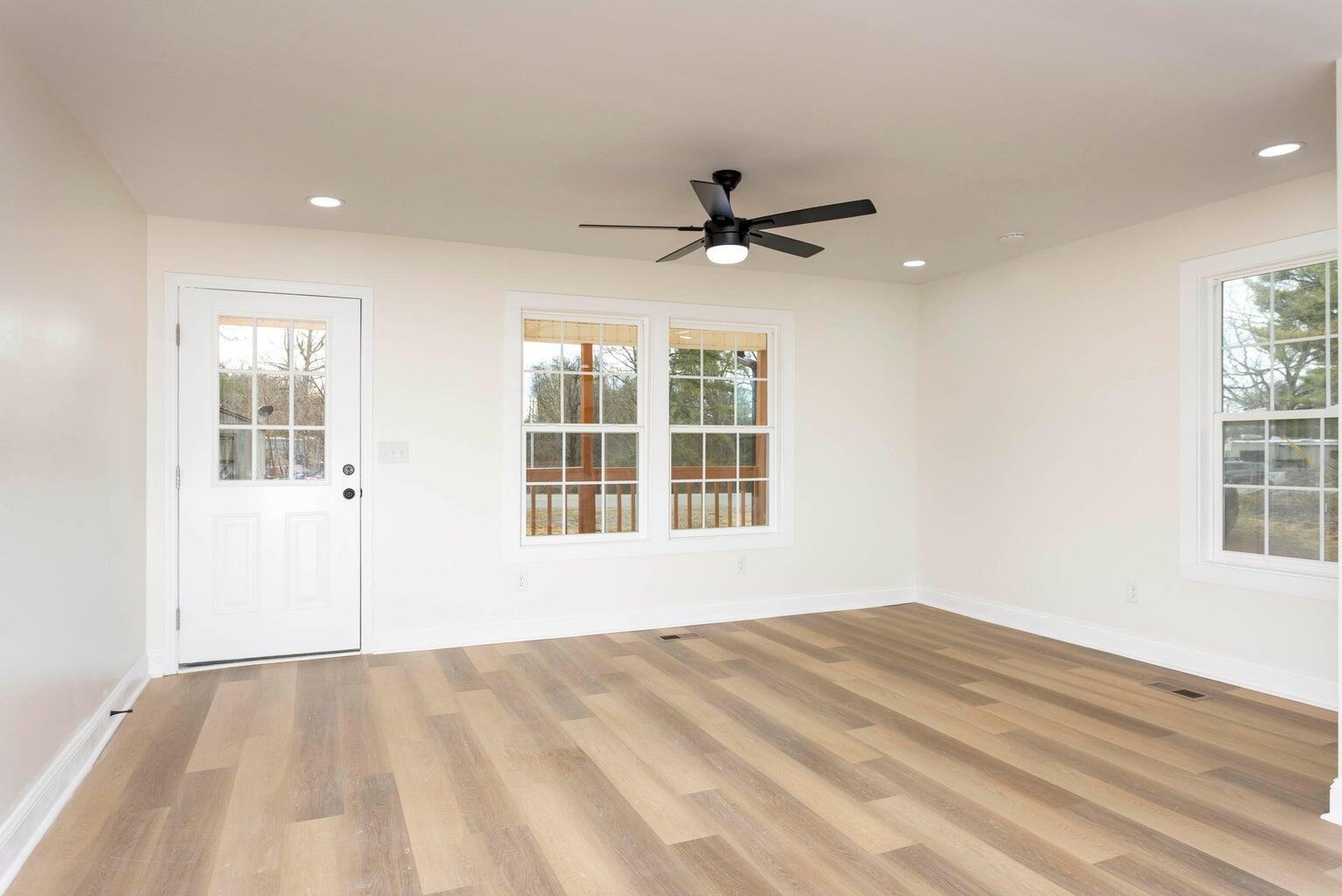 333 Cross Road Dunlap, TN 37327 - Photo 10 of 28 Living Room
