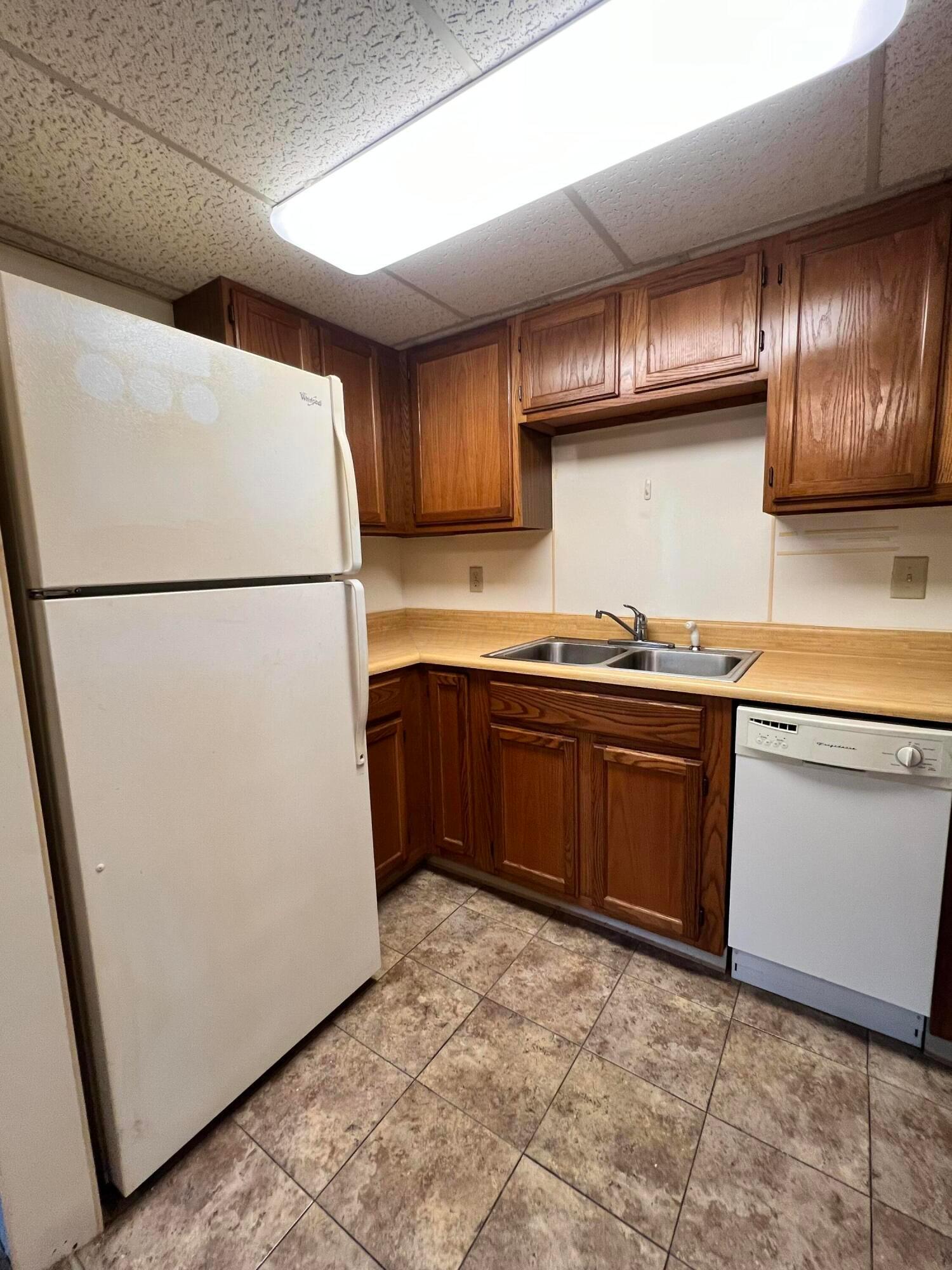 4145 Karl Road, Unit 4222 Columbus, OH 43224 - Photo 8 of 12 IMG_1977