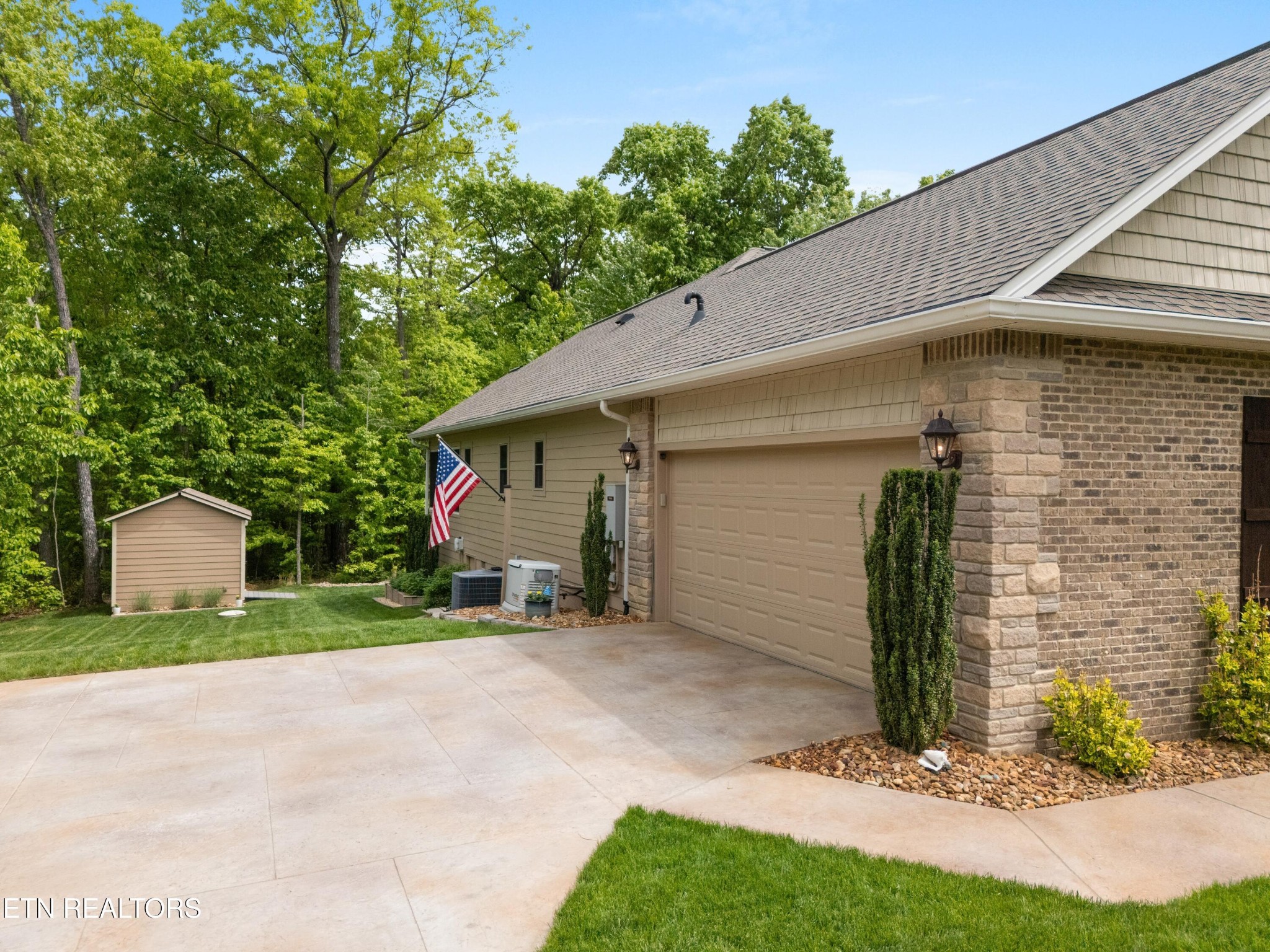 18 Cedar Ridge Circle Crossville, TN 38558 - Photo 2 of 46
