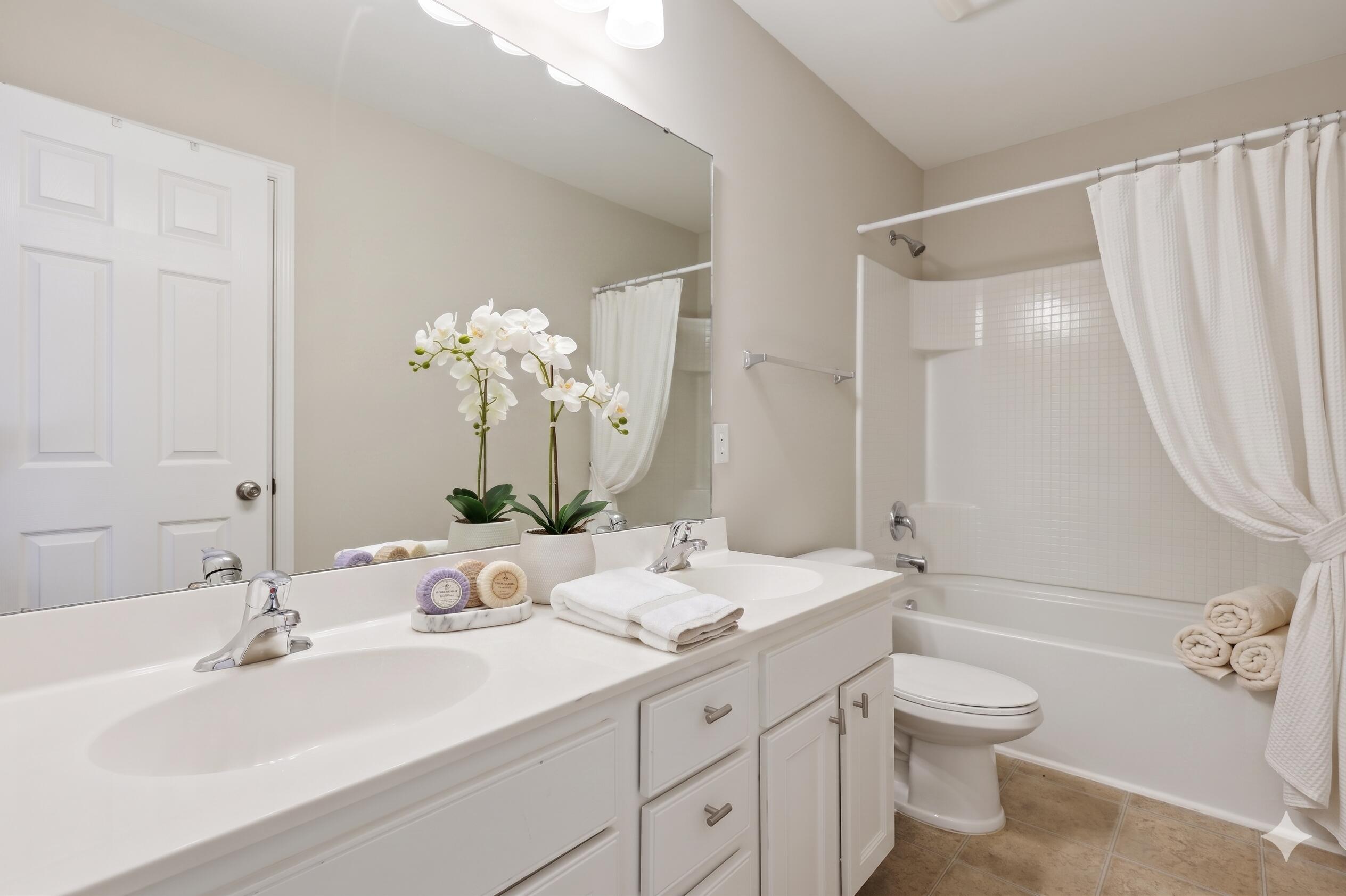 338 Deep River Road Summerville, SC 29486 - Photo 22 of 36 Guest Bathroom Up