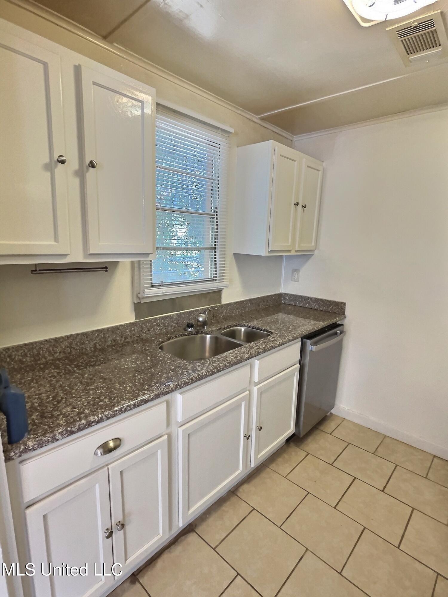 1076 Cherokee Street Biloxi, MS 39530 - Photo 13 of 25 IMG_3589