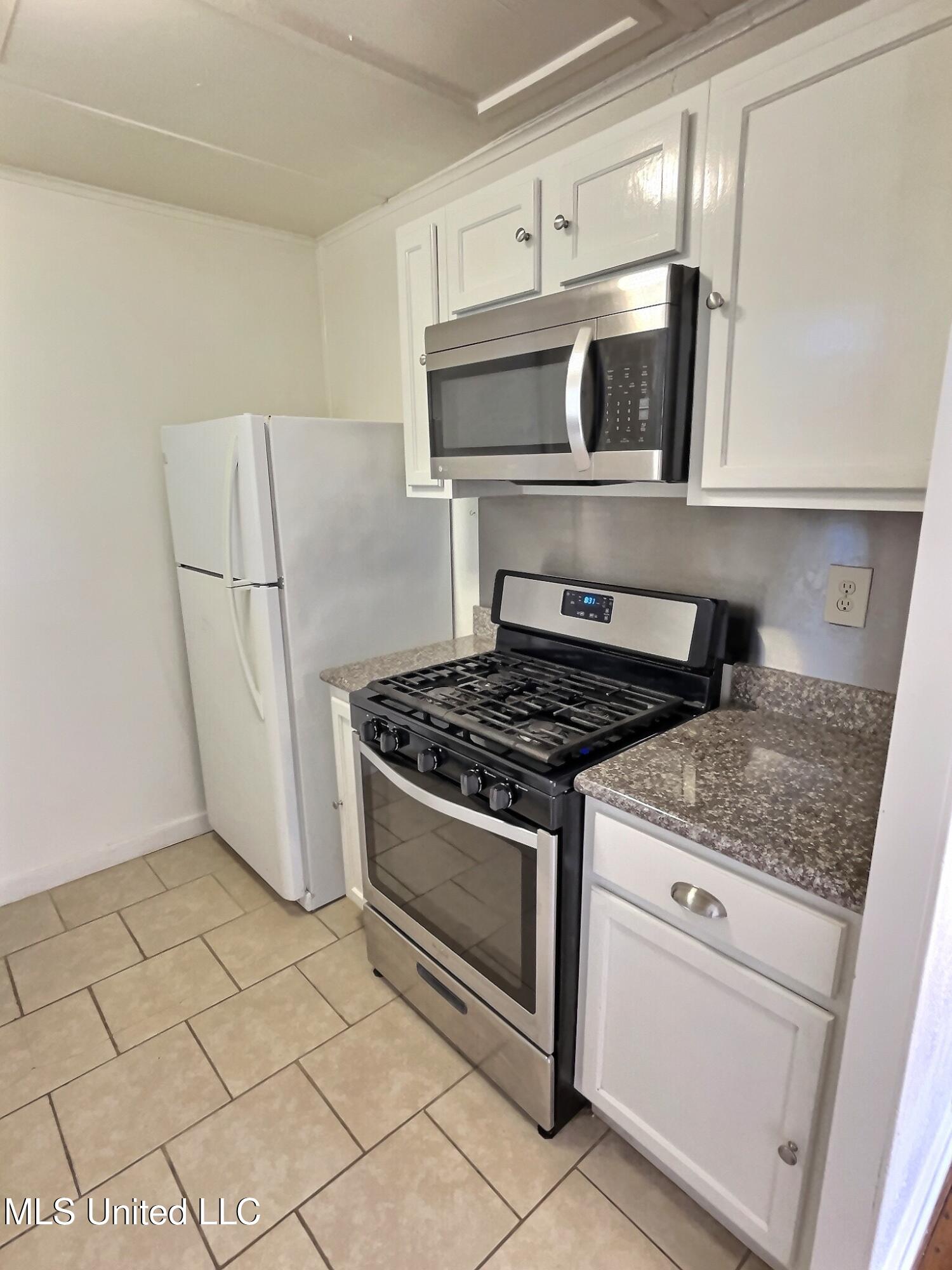 1076 Cherokee Street Biloxi, MS 39530 - Photo 14 of 25 IMG_3588