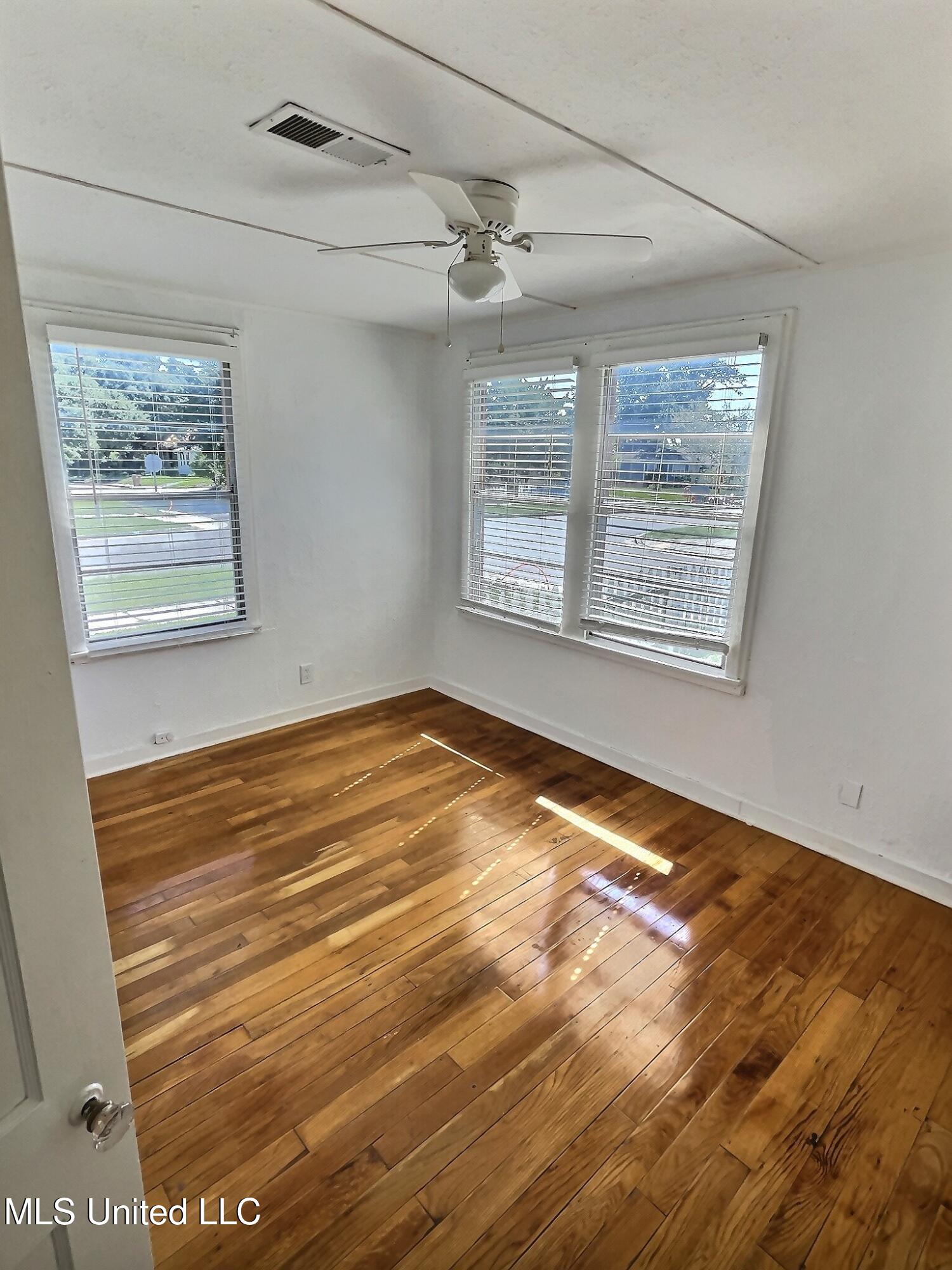1076 Cherokee Street Biloxi, MS 39530 - Photo 19 of 25 IMG_3595
