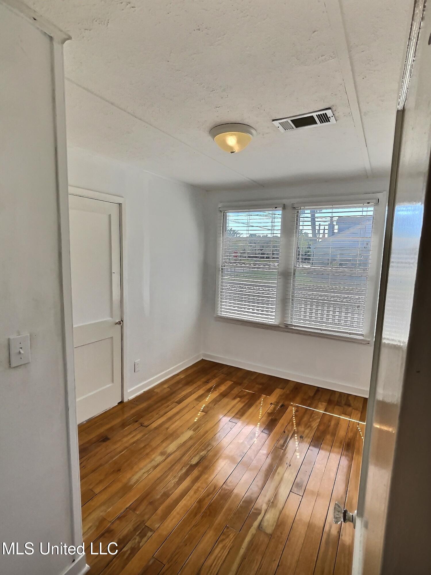 1076 Cherokee Street Biloxi, MS 39530 - Photo 23 of 25 IMG_3593