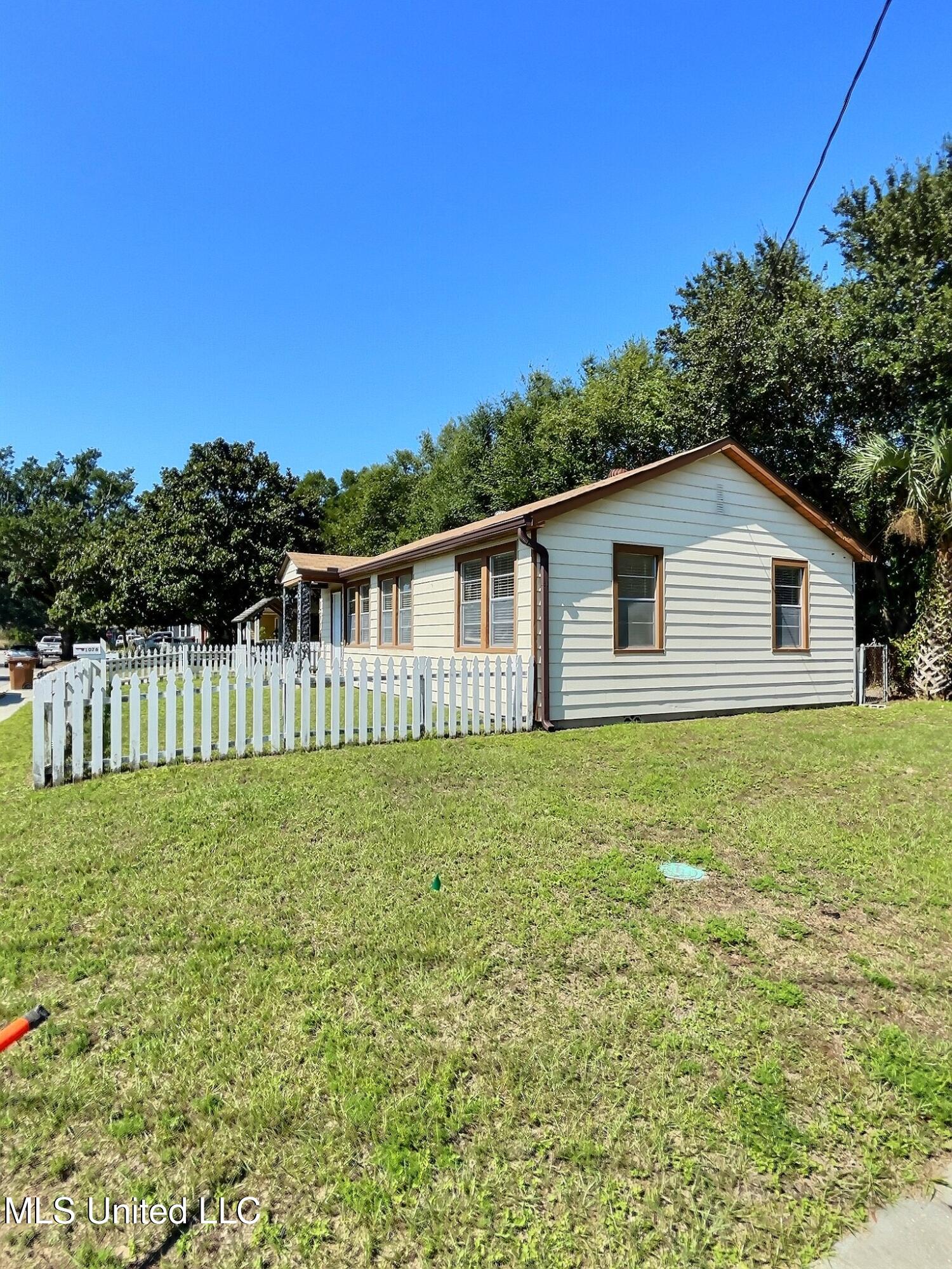 1076 Cherokee Street Biloxi, MS 39530 - Photo 3 of 25 IMG_3609