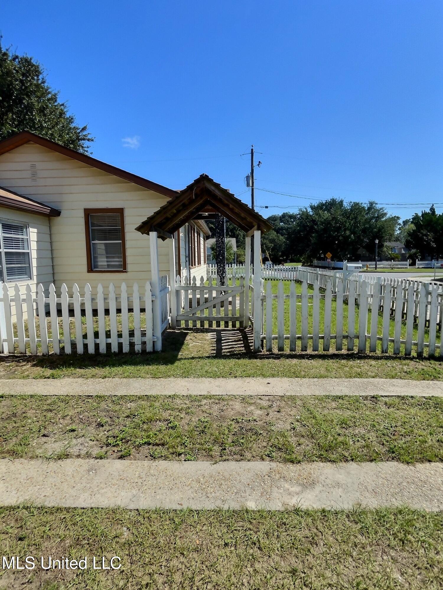 1076 Cherokee Street Biloxi, MS 39530 - Photo 4 of 25 IMG_3607