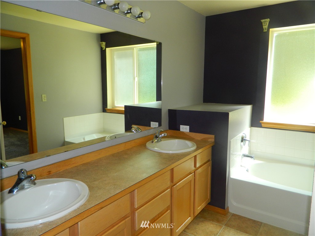 10980 Banner Road Southeast Olalla, WA 98359 - Photo 14 of 25 Gallery Image 14