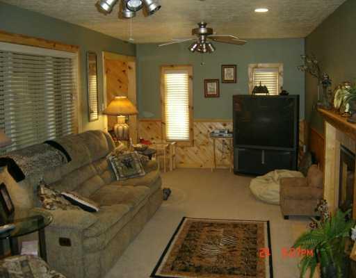 2006 Cutter Drive McKees Rocks, PA 15136 - Photo 3 of 8 Den/Family/Great Room.