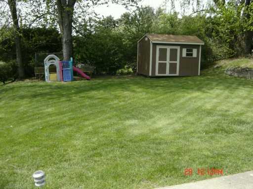 2006 Cutter Drive McKees Rocks, PA 15136 - Photo 6 of 8 Yard/Garden.