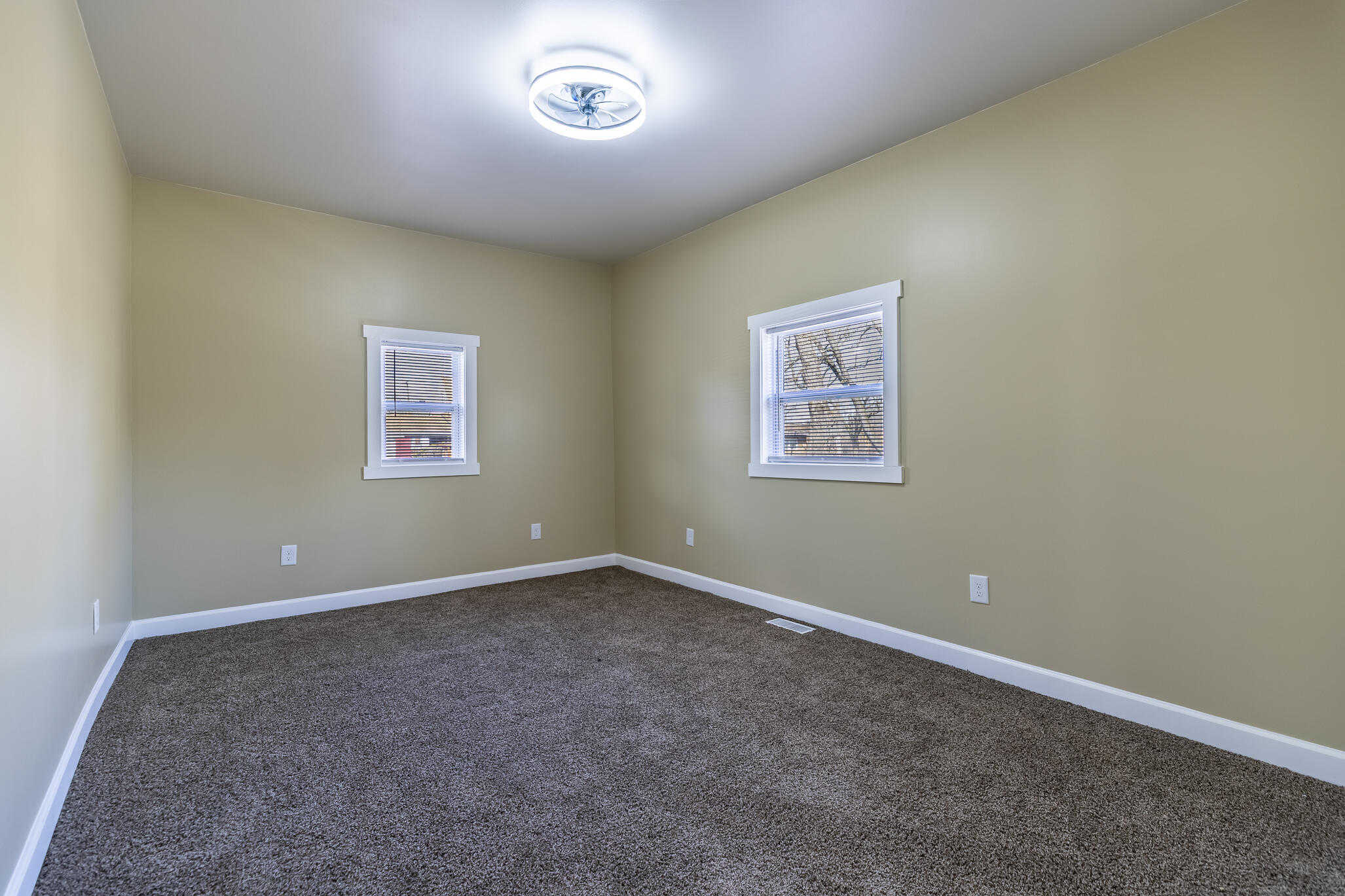 1047 Arizona Street Gary, IN 46403 - Photo 21 of 35 an empty room with a painting on the wall
