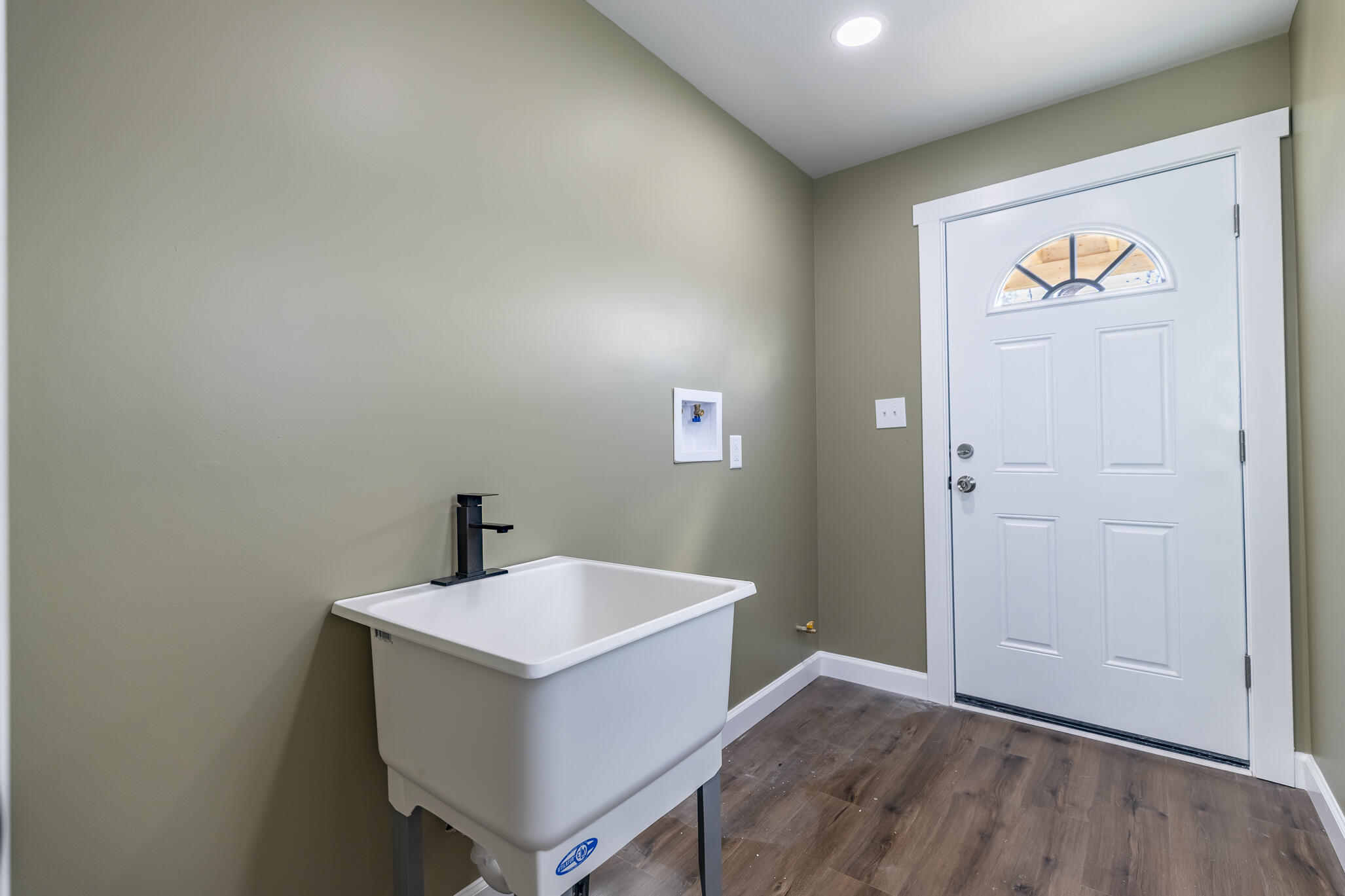 1047 Arizona Street Gary, IN 46403 - Photo 26 of 35 a utility room with a window