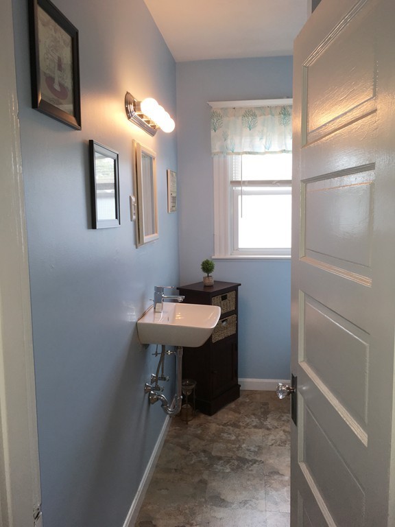 31 Lenox Road, Unit 1 Peabody, MA 01960 - Photo 12 of 19 Gallery Image 12